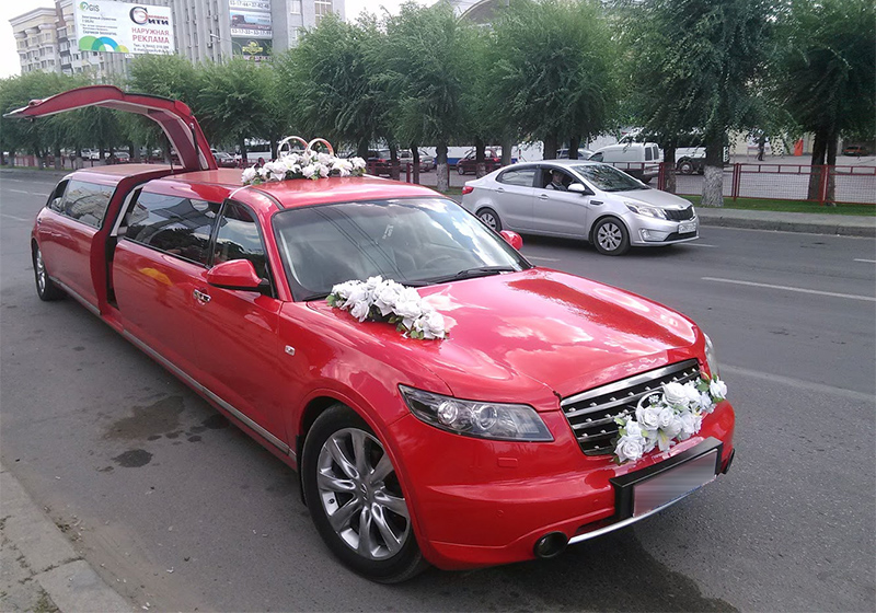 Красный лимузин «Инфинити» – свадебный эксклюзив