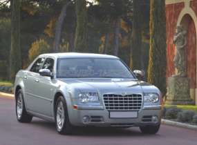 Аренда авто Chrysler 300, цвет серебро