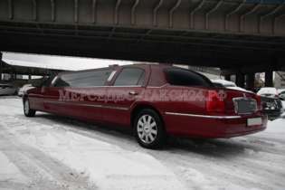 Прокат вип-авто Lincoln Town Car, цвет красный, 8 мест