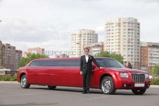 Прокат лимузина Chrysler (Крайслер) красного цвета на свадьбу