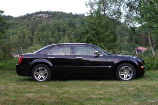 Аренда автомобиля Chrysler 300 рестайлинговый, цвет черный