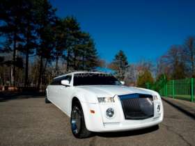 Аренда лимузина Chrysler Rolls-Royce Ghost style White (Крайслер в стиле Ролс-Ройс Призрак) - лимузин напрокат Красноярск